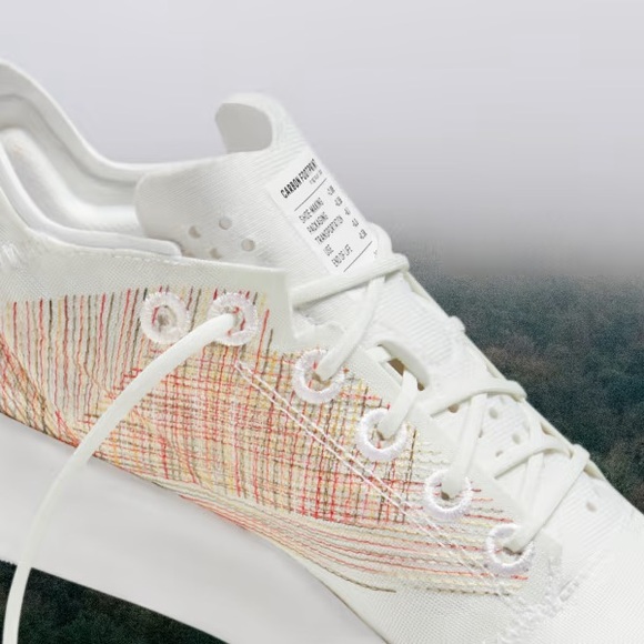 The Adizero x Allbirds 2.94 kg CO2e - Picture 4 of 5